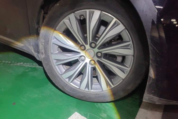Used Hongqi E-QM5 2022 431 km Charge & Enjoy Edition Right Front Wheel Hub