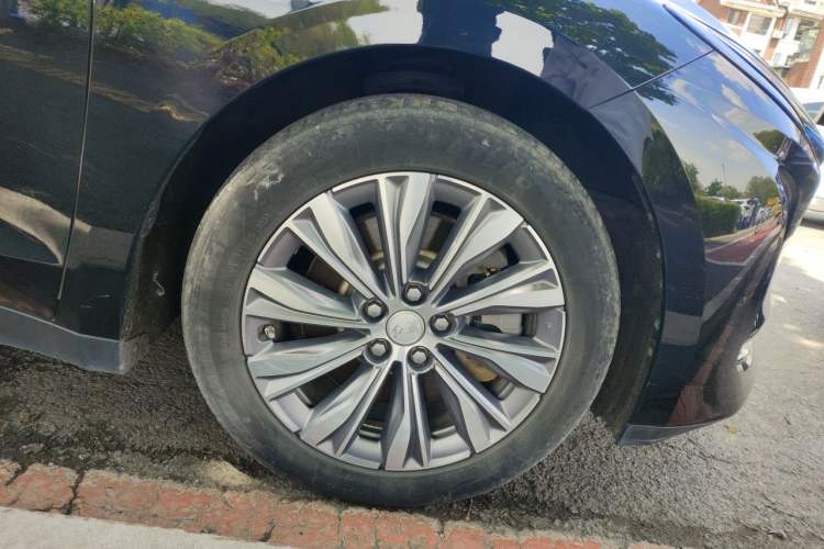 Used Hongqi E-QM5 2022 431 km Charge & Enjoy Edition Right Front Wheel Hub