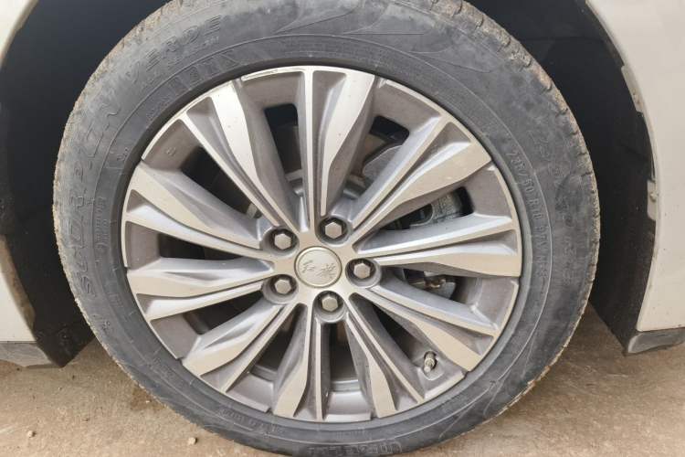Used Hongqi E-QM5 2022 431 km Charge & Enjoy Edition Right Front Wheel Hub