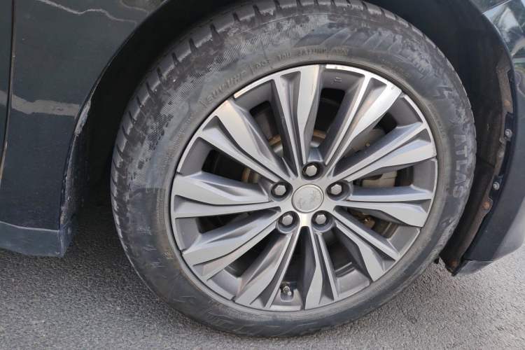 Used Hongqi E-QM5 2022 431 km Charge & Enjoy Edition Right Front Wheel Hub