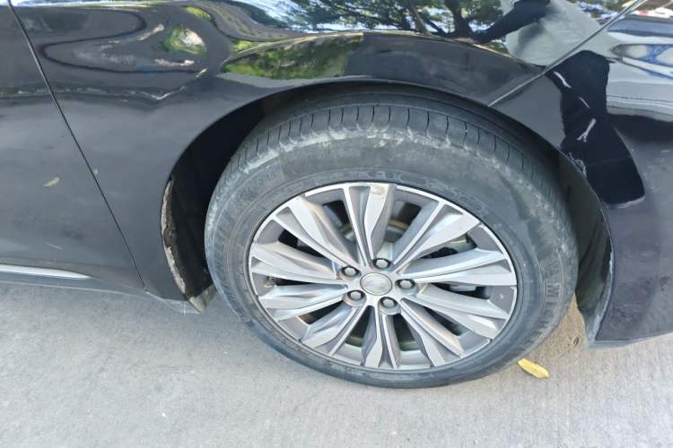 Used Hongqi E-QM5 2022 431 km Charge & Enjoy Edition Right Front Wheel Hub