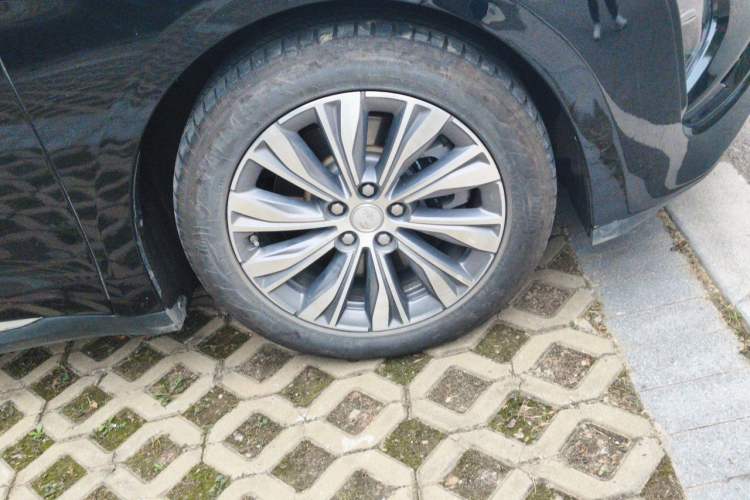 Used Hongqi E-QM5 2022 431 km Charge & Enjoy Edition Right Front Wheel Hub