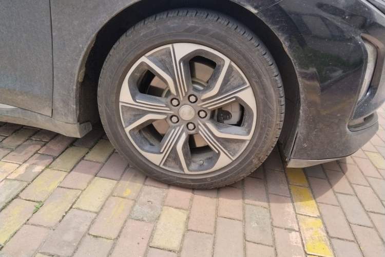 Used Hongqi E-QM5 2022 431 km Charge & Enjoy Edition Right Front Wheel Hub