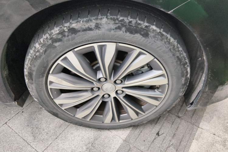 Used Hongqi E-QM5 2022 431 km Charge & Enjoy Edition Right Front Wheel Hub