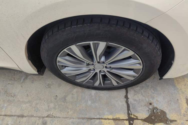 Used Hongqi E-QM5 2022 431 km Charge & Enjoy Edition Right Front Wheel Hub