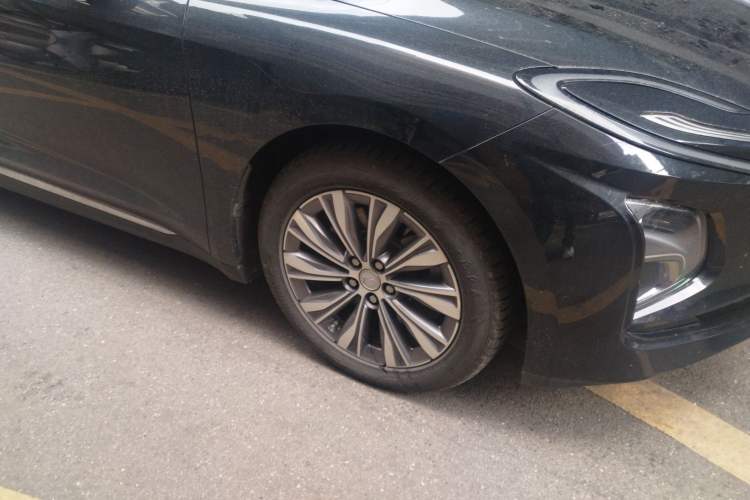 Used Hongqi E-QM5 2022 431 km Charge & Enjoy Edition Right Front Wheel Hub
