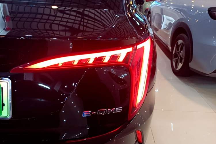 Used Hongqi E-QM5 2022 431 km Charge & Enjoy Edition Right Rear Taillight
