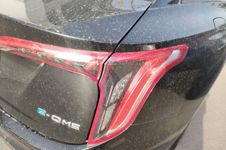 Used Hongqi E-QM5 2022 431 km Charge & Enjoy Edition Right Rear Taillight