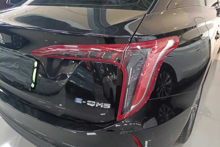 Used Hongqi E-QM5 2022 431 km Charge & Enjoy Edition Right Rear Taillight