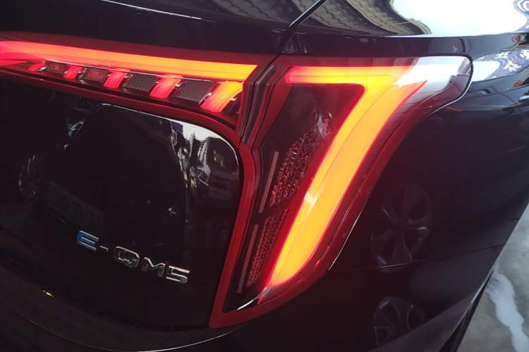 Used Hongqi E-QM5 2022 431 km Charge & Enjoy Edition Right Rear Taillight