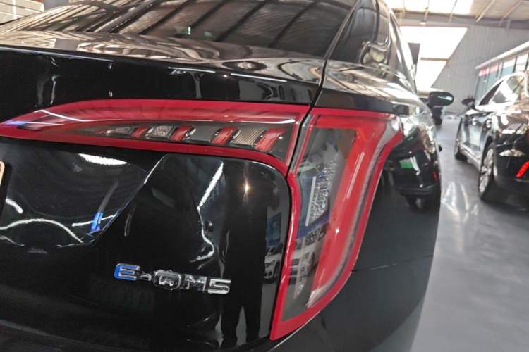 Used Hongqi E-QM5 2022 431 km Charge & Enjoy Edition Right Rear Taillight
