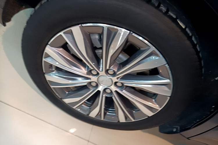 Used Hongqi E-QM5 2022 431 km Charge & Enjoy Edition Right Rear Wheel Hub