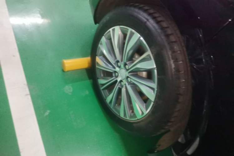 Used Hongqi E-QM5 2022 431 km Charge & Enjoy Edition Right Rear Wheel Hub