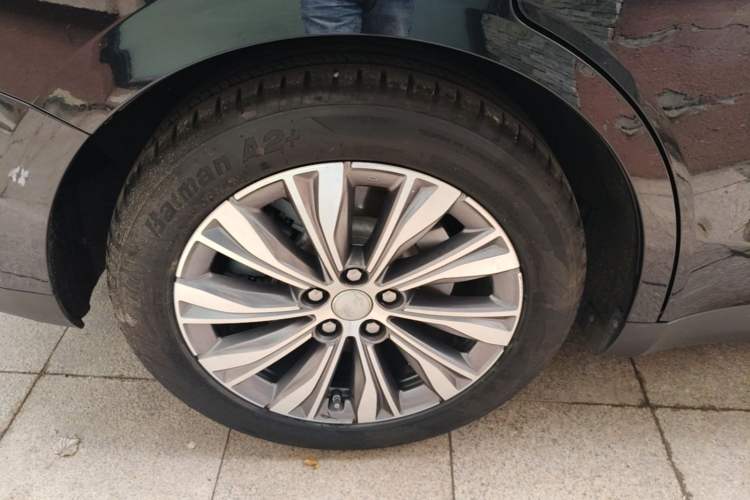 Used Hongqi E-QM5 2022 431 km Charge & Enjoy Edition Right Rear Wheel Hub
