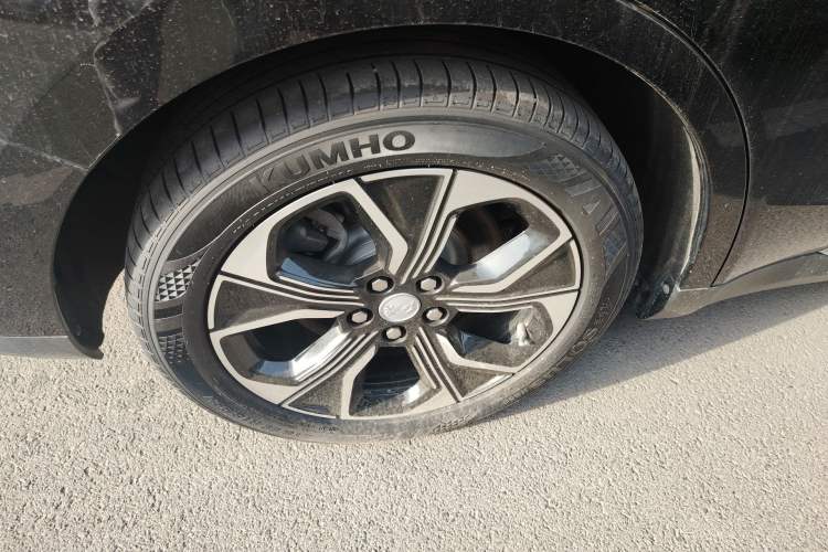 Used Hongqi E-QM5 2022 431 km Charge & Enjoy Edition Right Rear Wheel Hub