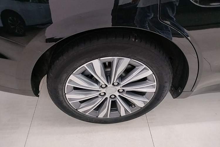 Used Hongqi E-QM5 2022 431 km Charge & Enjoy Edition Right Rear Wheel Hub