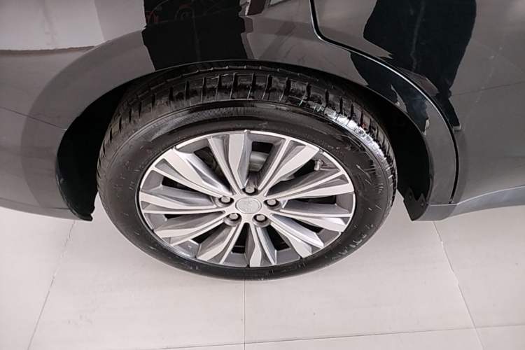 Used Hongqi E-QM5 2022 431 km Charge & Enjoy Edition Right Rear Wheel Hub