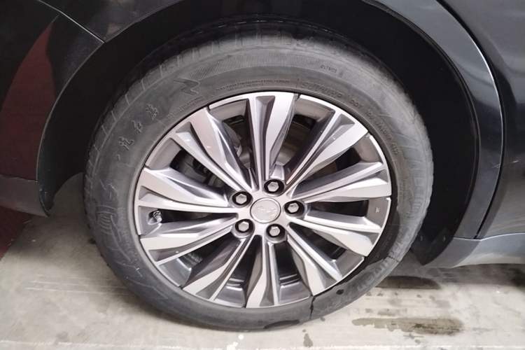 Used Hongqi E-QM5 2022 431 km Charge & Enjoy Edition Right Rear Wheel Hub