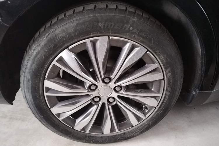 Used Hongqi E-QM5 2022 431 km Charge & Enjoy Edition Right Rear Wheel Hub