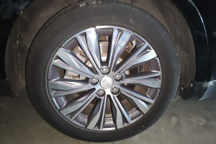 Used Hongqi E-QM5 2022 431 km Charge & Enjoy Edition Right Rear Wheel Hub
