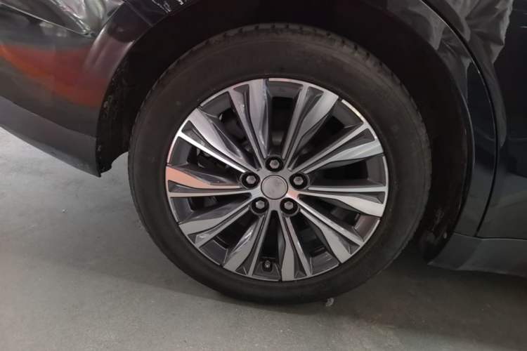 Used Hongqi E-QM5 2022 431 km Charge & Enjoy Edition Right Rear Wheel Hub