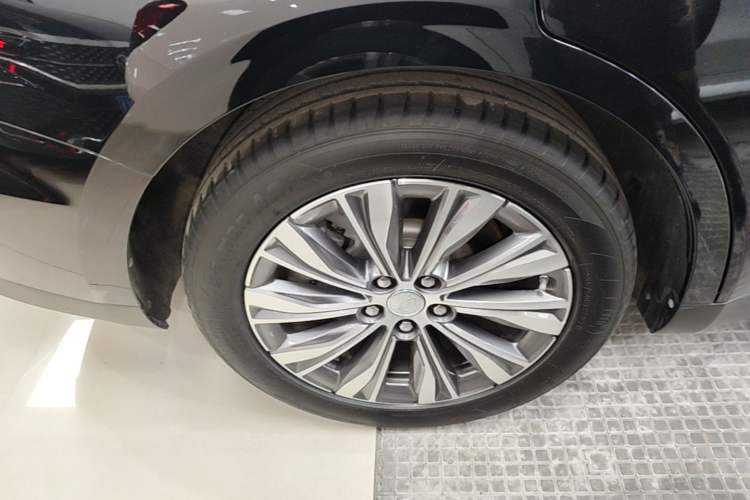 Used Hongqi E-QM5 2022 431 km Charge & Enjoy Edition Right Rear Wheel Hub