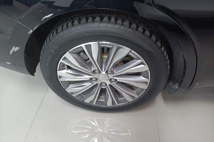 Used Hongqi E-QM5 2022 431 km Charge & Enjoy Edition Right Rear Wheel Hub