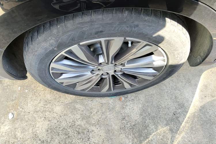 Used Hongqi E-QM5 2022 431 km Charge & Enjoy Edition Right Rear Wheel Hub