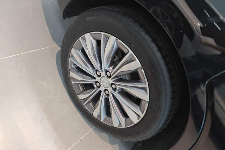 Used Hongqi E-QM5 2022 431 km Charge & Enjoy Edition Right Rear Wheel Hub