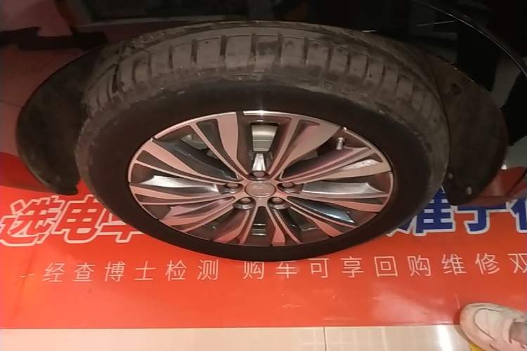 Used Hongqi E-QM5 2022 431 km Charge & Enjoy Edition Right Rear Wheel Hub
