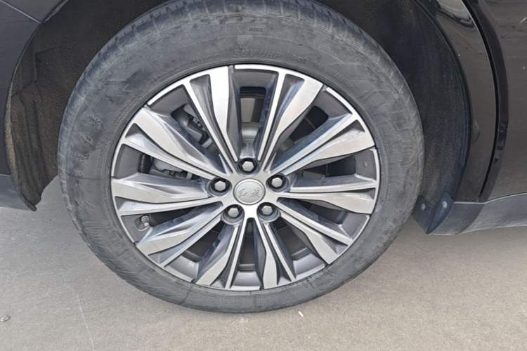 Used Hongqi E-QM5 2022 431 km Charge & Enjoy Edition Right Rear Wheel Hub