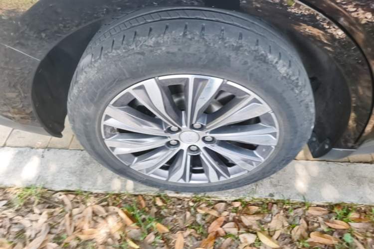 Used Hongqi E-QM5 2022 431 km Charge & Enjoy Edition Right Rear Wheel Hub