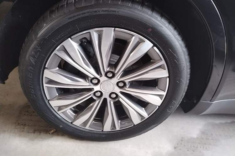 Used Hongqi E-QM5 2022 431 km Charge & Enjoy Edition Right Rear Wheel Hub