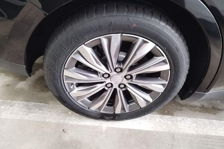 Used Hongqi E-QM5 2022 431 km Charge & Enjoy Edition Right Rear Wheel Hub