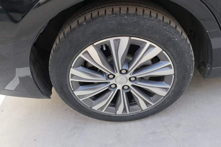 Used Hongqi E-QM5 2022 431 km Charge & Enjoy Edition Right Rear Wheel Hub