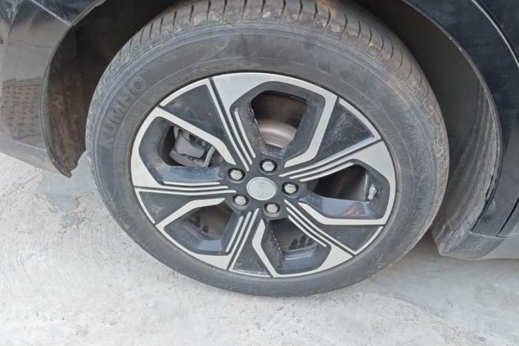 Used Hongqi E-QM5 2022 431 km Charge & Enjoy Edition Right Rear Wheel Hub