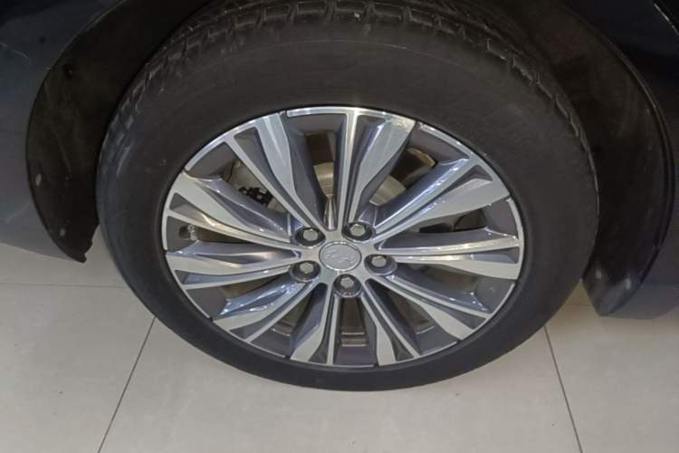 Used Hongqi E-QM5 2022 431 km Charge & Enjoy Edition Right Rear Wheel Hub