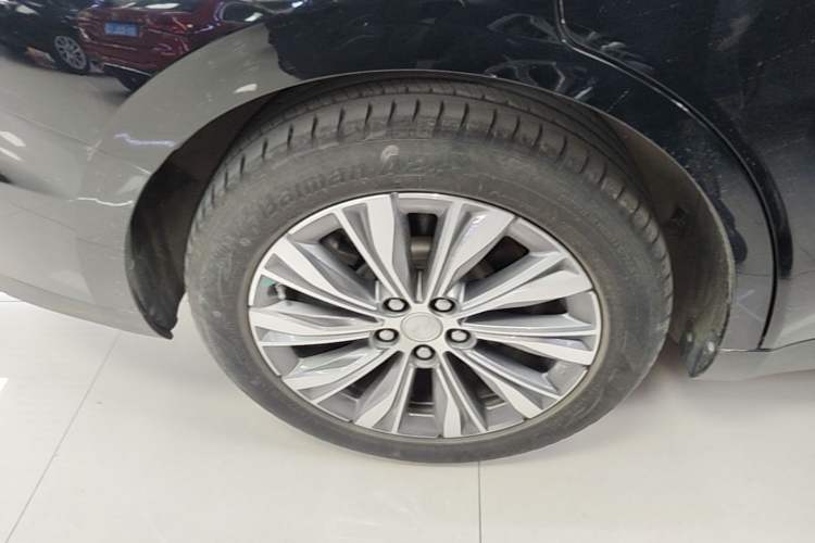 Used Hongqi E-QM5 2022 431 km Charge & Enjoy Edition Right Rear Wheel Hub