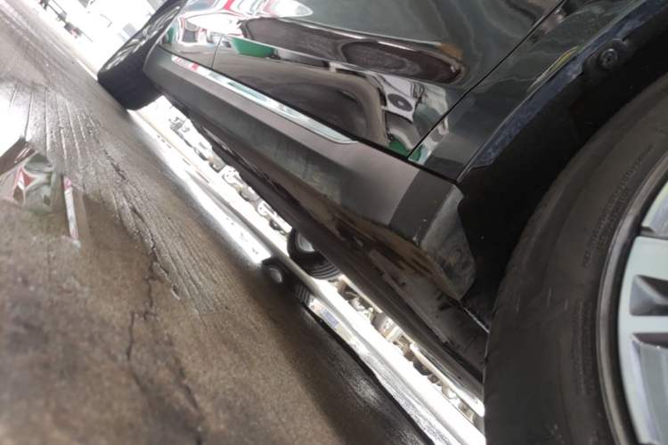 Used Hongqi E-QM5 2022 431 km Charge & Enjoy Edition Right Side Sill