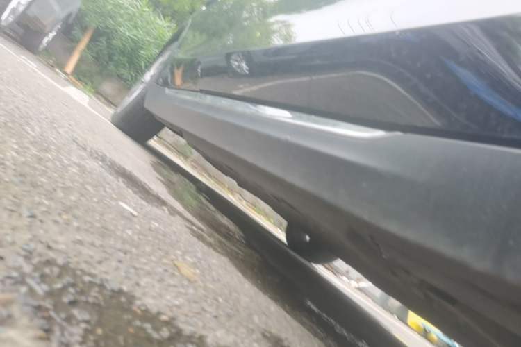 Used Hongqi E-QM5 2022 431 km Charge & Enjoy Edition Right Side Sill