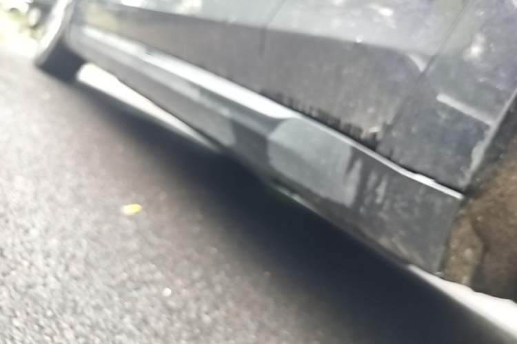 Used Hongqi E-QM5 2022 431 km Charge & Enjoy Edition Right Side Sill