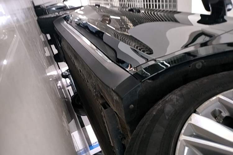 Used Hongqi E-QM5 2022 431 km Charge & Enjoy Edition Right Side Sill