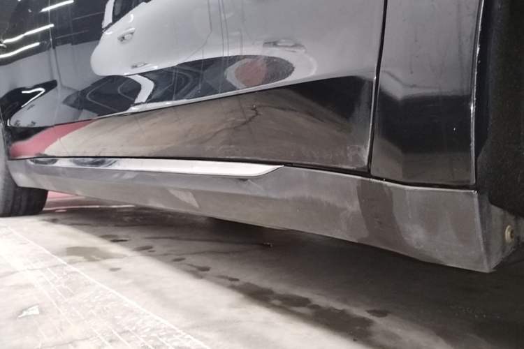 Used Hongqi E-QM5 2022 431 km Charge & Enjoy Edition Right Side Sill