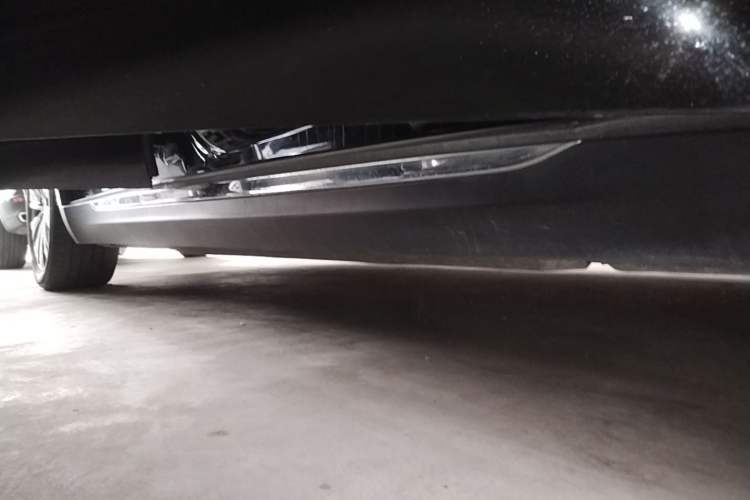 Used Hongqi E-QM5 2022 431 km Charge & Enjoy Edition Right Side Sill