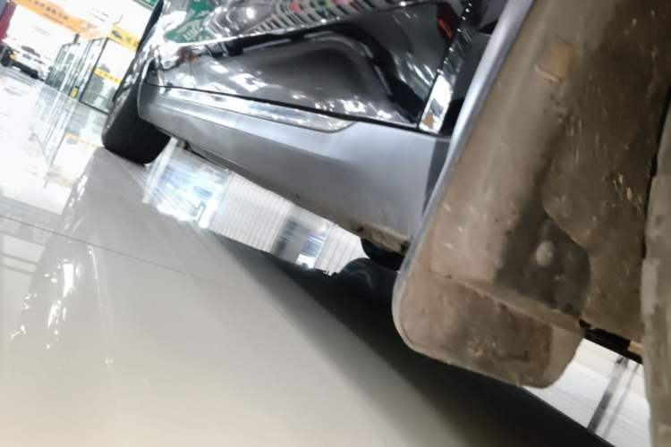 Used Hongqi E-QM5 2022 431 km Charge & Enjoy Edition Right Side Sill