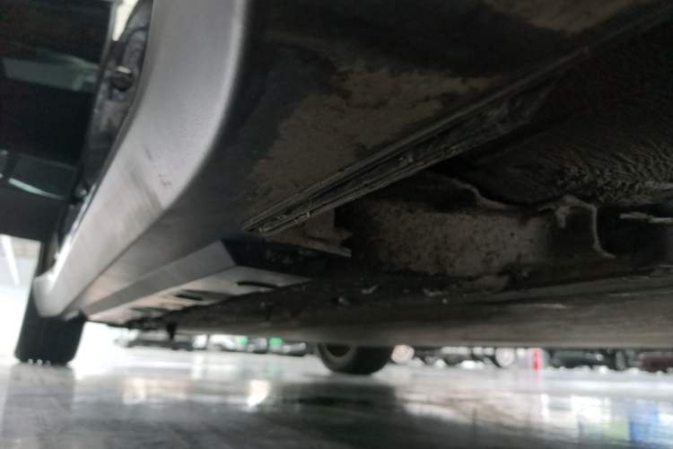 Used Hongqi E-QM5 2022 431 km Charge & Enjoy Edition Right Side Sill