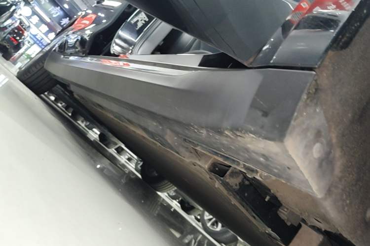 Used Hongqi E-QM5 2022 431 km Charge & Enjoy Edition Right Side Sill