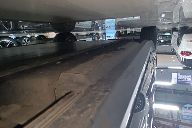 Used Hongqi E-QM5 2022 431 km Charge & Enjoy Edition Right Side Sill
