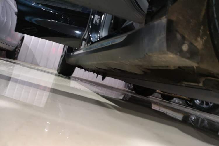 Used Hongqi E-QM5 2022 431 km Charge & Enjoy Edition Right Side Sill