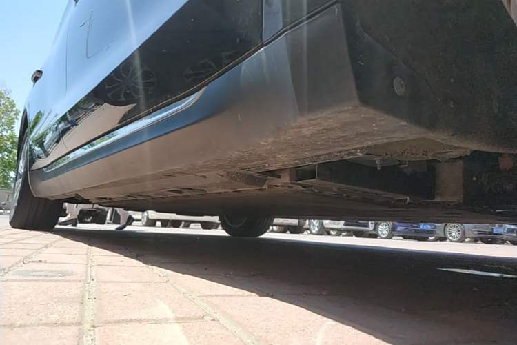 Used Hongqi E-QM5 2022 431 km Charge & Enjoy Edition Right Side Sill
